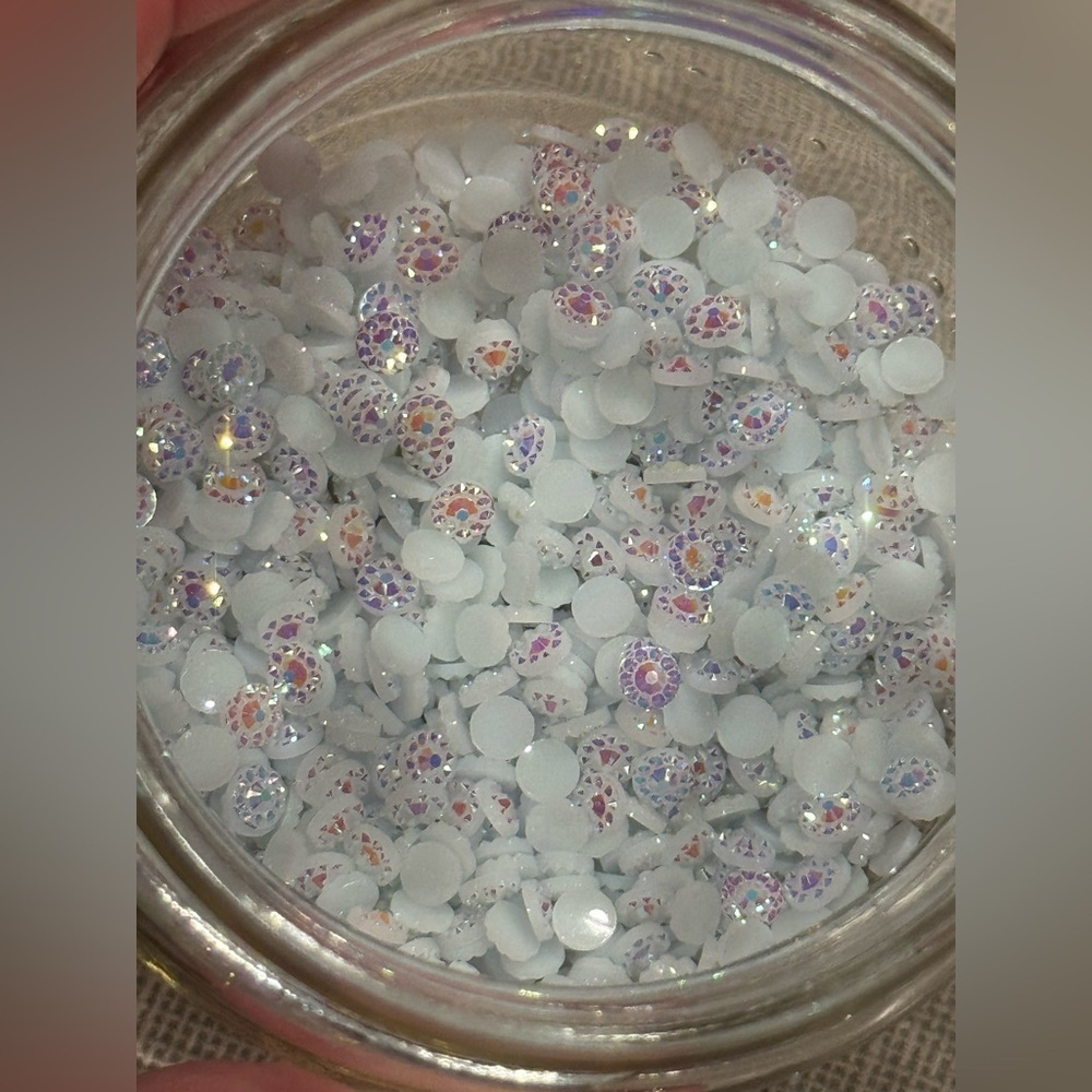 White flat back rhinestones - Picture 2 of 2